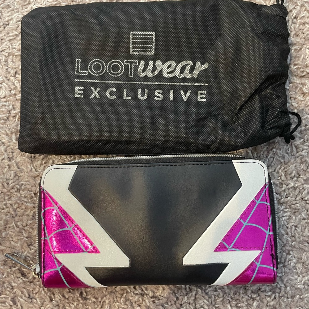 Lootcrate Lootwear Exclusive Spider Gwen Wallet View 2